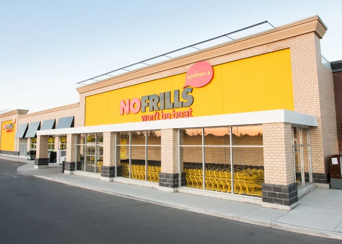 Chinguacousy Marketplace, Brampton – No Frills yellow storefront and parking lot