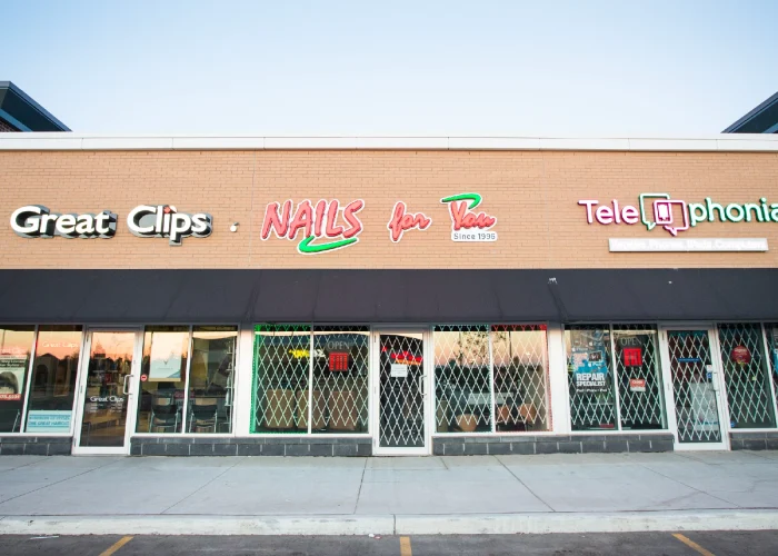 Chinguacousy Marketplace, Brampton – retail strip with Great Clips and Telephonia signs