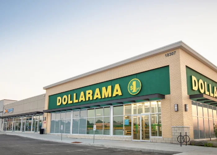 Yonge Green Lane Common, East Gwillimbury – Dollarama storefront on a corner