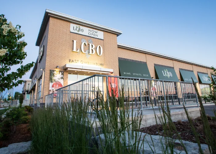 Yonge Green Lane Common, East Gwillimbury – LCBO storefront with Now Open sign and landscaping
