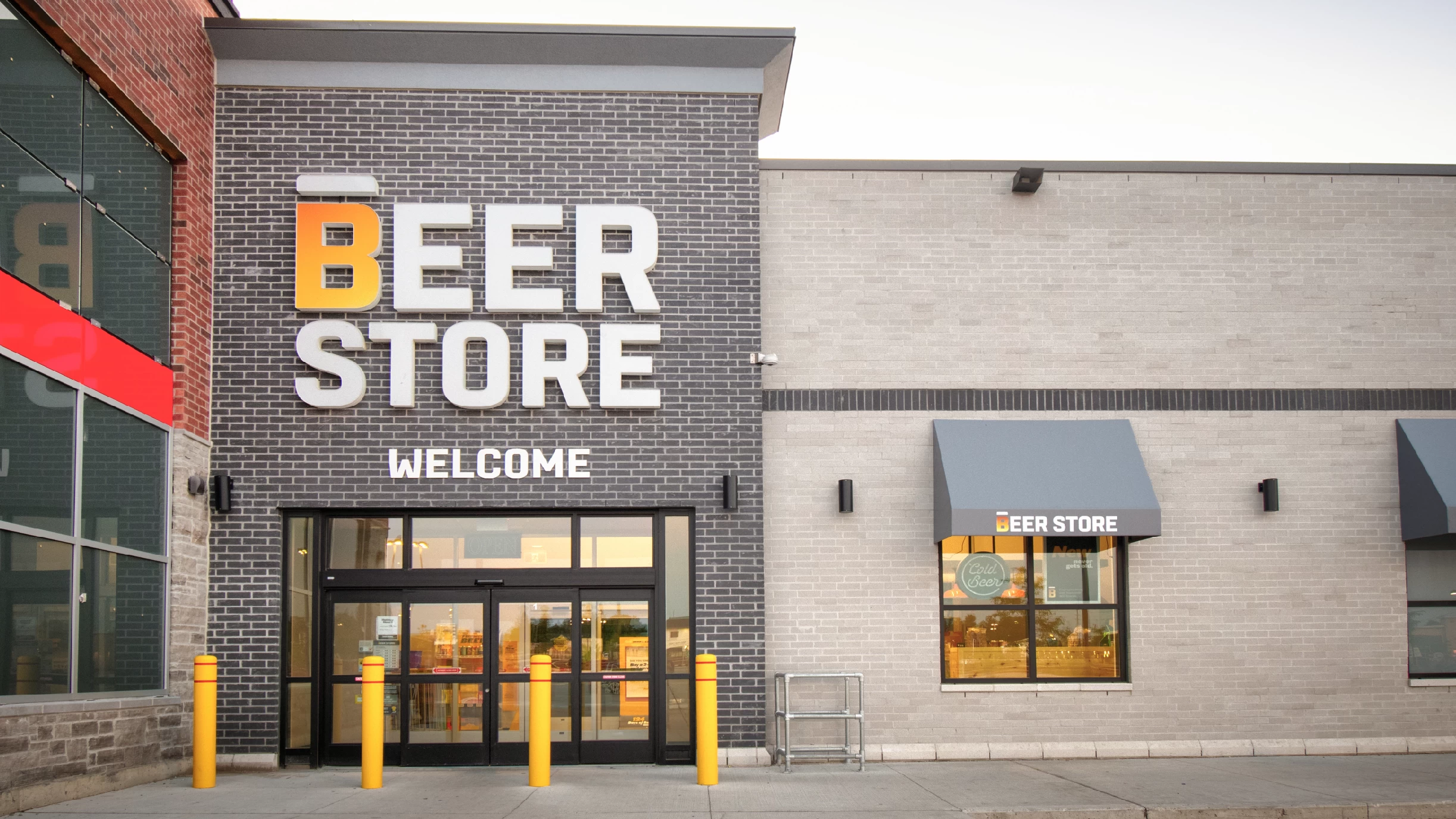 Yonge Green Lane Common, East Gwillimbury – Beer Store entrance with yellow bollards