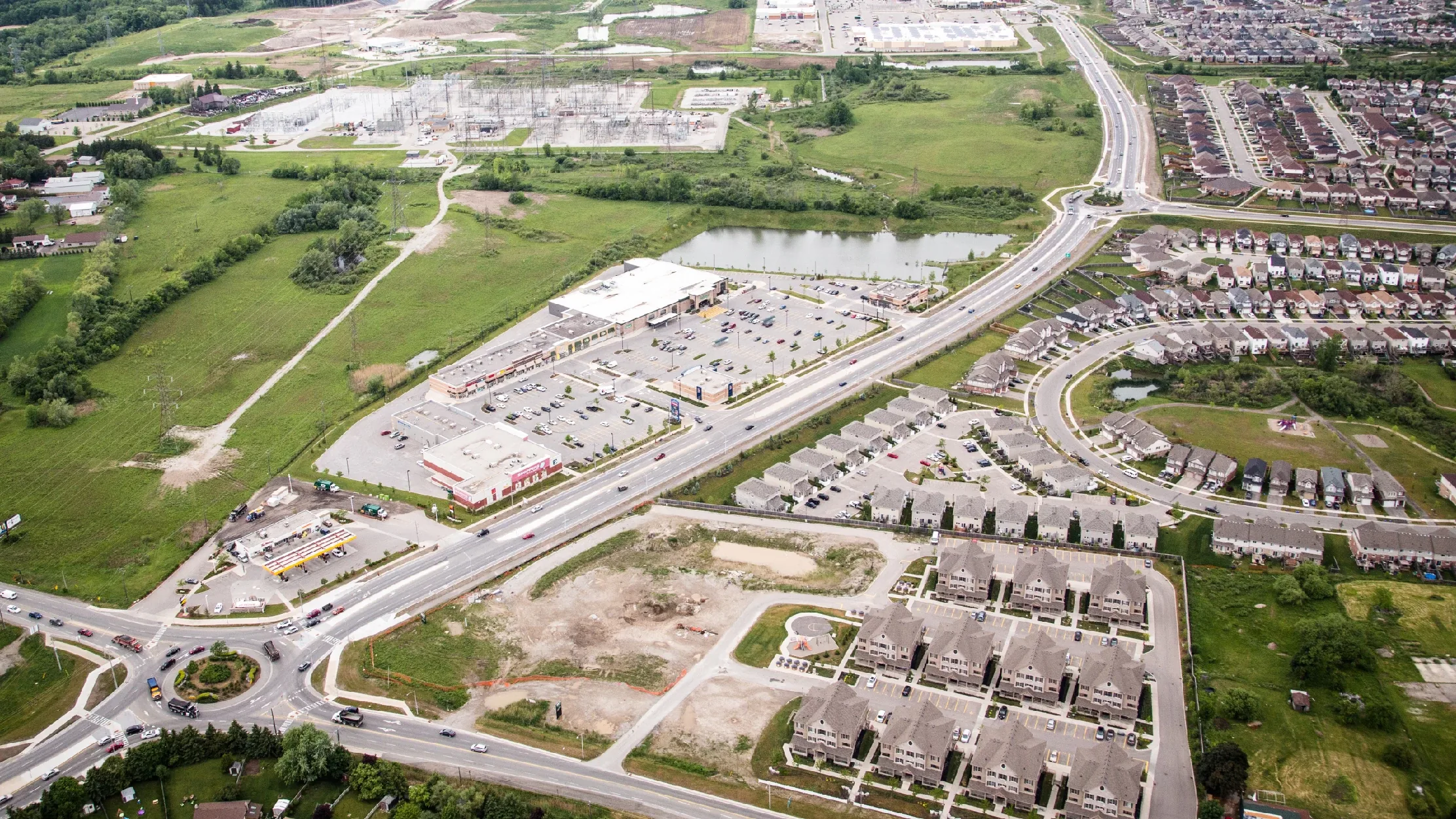 Highland Marketplace, Kitchener – aerial view of the plaza and surrounding subdivision
