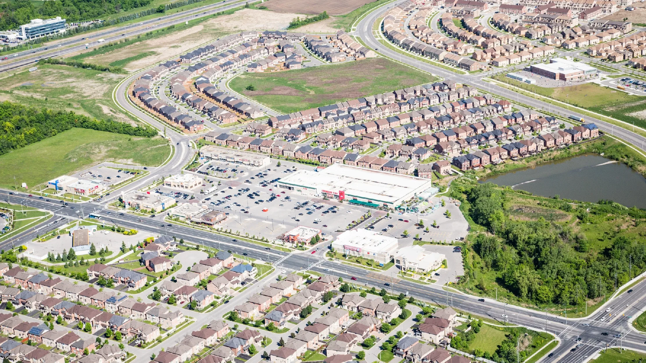 Cachet Village Phase I, Markham – aerial view of the plaza and parking lot surrounded by subdivisions