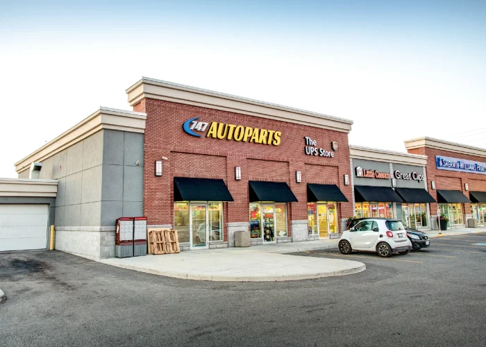 Markham Gate, Markham – brick plaza storefronts with 247 Autoparts and The UPS Store
