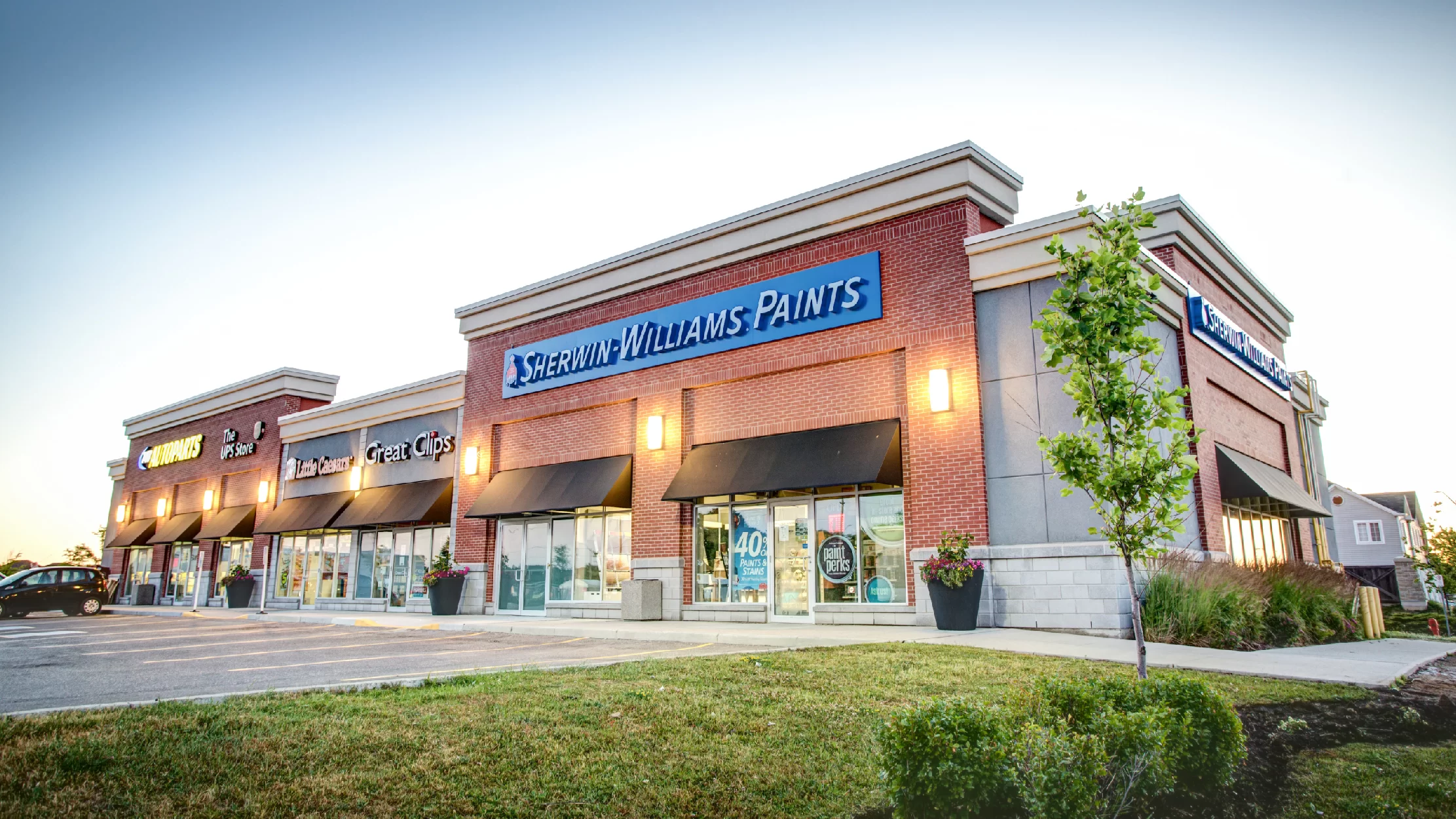 Markham Gate, Markham – brick plaza corner with Sherwin-Williams Paints storefront