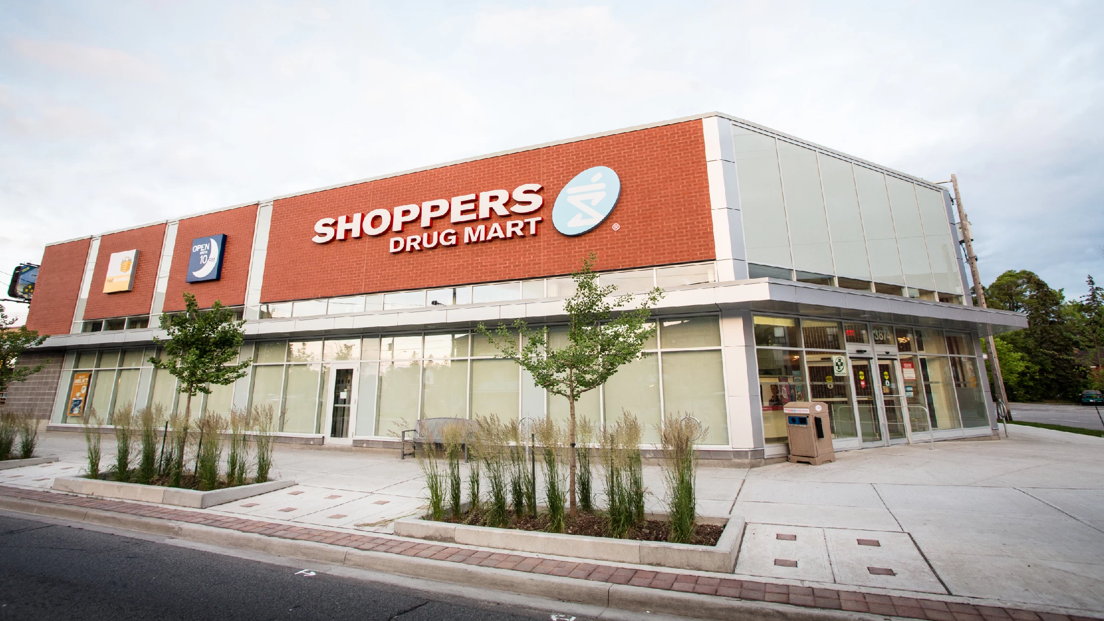 Bathurst St & Invermay Ave, Toronto – Shoppers Drug Mart storefront with new landscaping