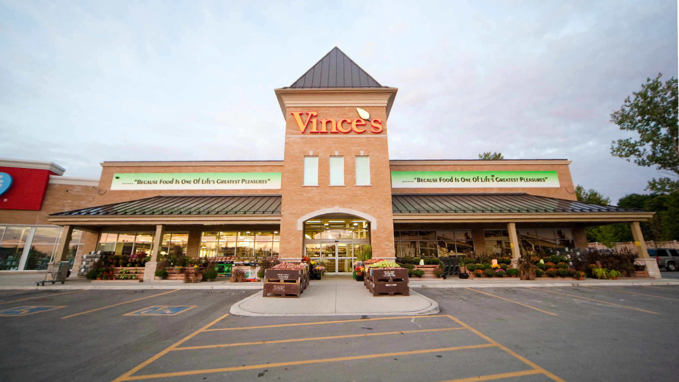 Elgin Park Dr & Toronto St S, Uxbridge – Vince's Market storefront with tower entrance and parking lot