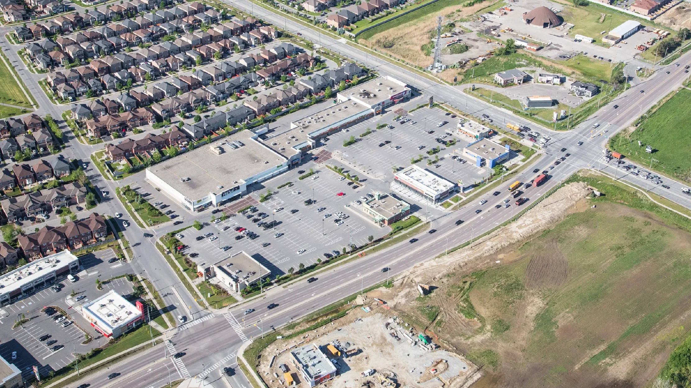 Vellore Village Phase I, Vaughan – aerial view of the plaza, intersection and subdivision
