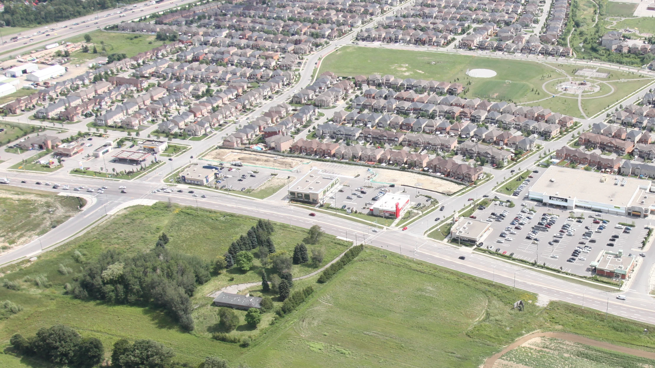 Vellore Village - Phase II, Vaughan – aerial view of the plaza and surrounding subdivision