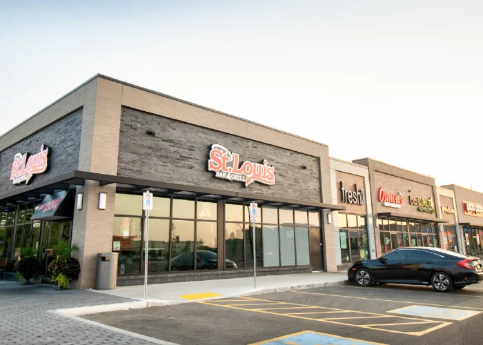 Vista Park Place, Stouffville – St. Louis Bar and Grill storefront with parked car