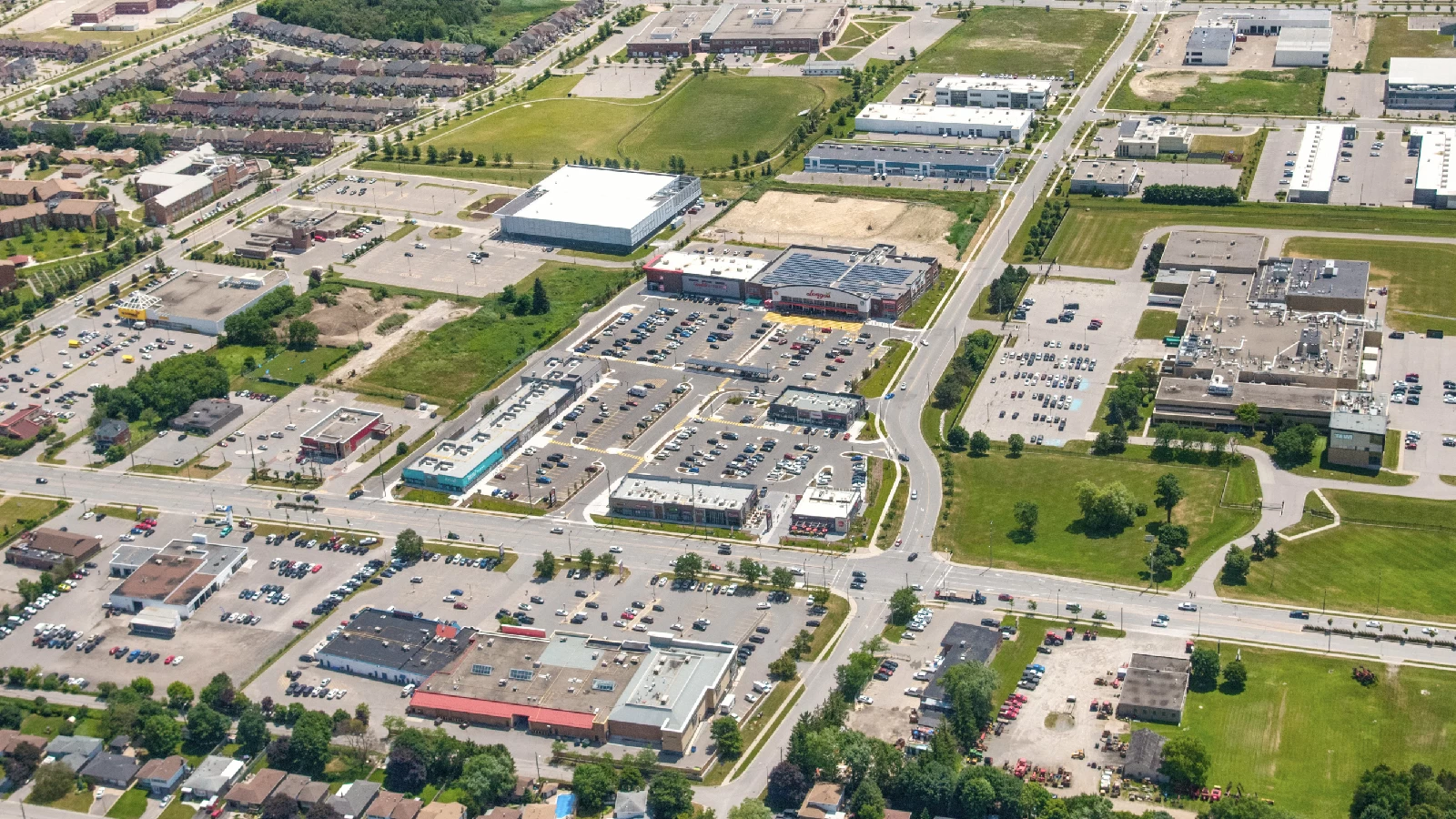 Vista Park Place, Stouffville – aerial view of the plaza and surrounding industrial area