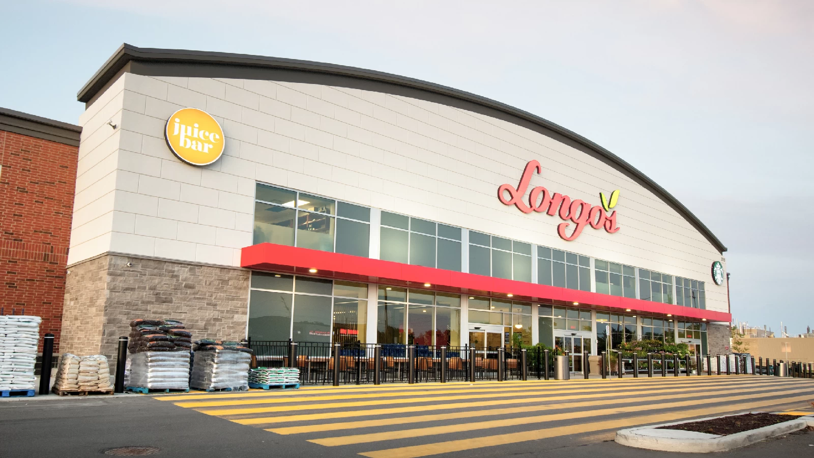Vista Park Place, Stouffville – Longo's storefront with yellow crosswalk