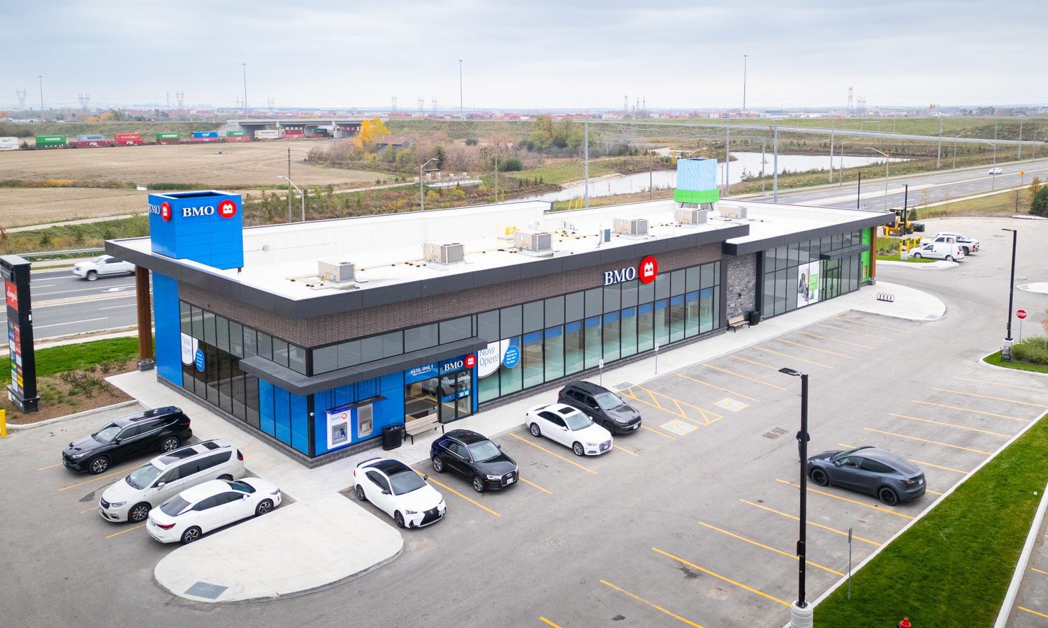 New Kleinburg Marketplace, Kleinburg – elevated view of the BMO pad building and parking