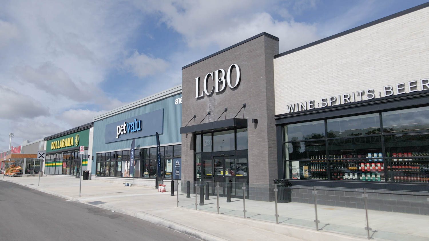 Emerald Crossing Phase I & II, Shelburne – LCBO storefront with Pet Valu and Dollarama beside it